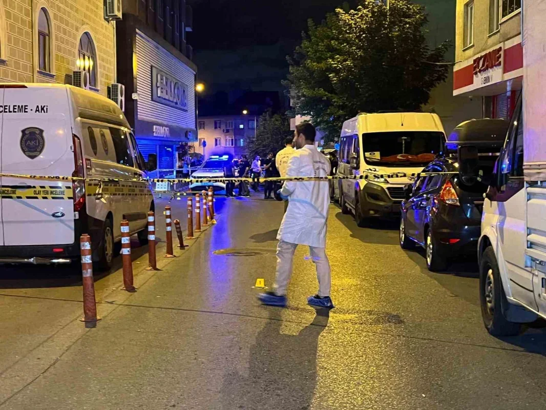 Eyüpsultan'da motosikletli şüpheliler kapalı otoparka ateş açtı