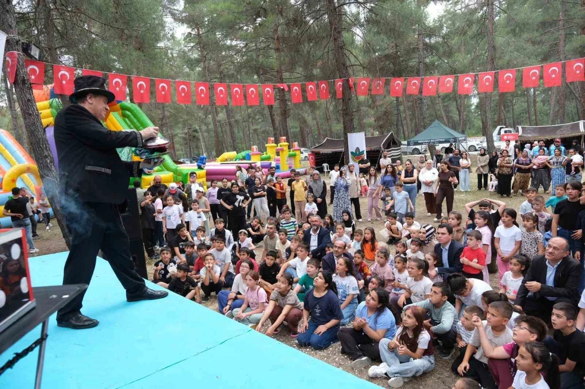 Orhaneli'de yıl sonu sergisi ve çocuk şenliği yoğun ilgi gördü
