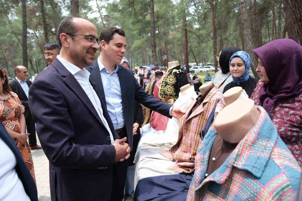 Orhaneli'de yıl sonu sergisi ve çocuk şenliği yoğun ilgi gördü