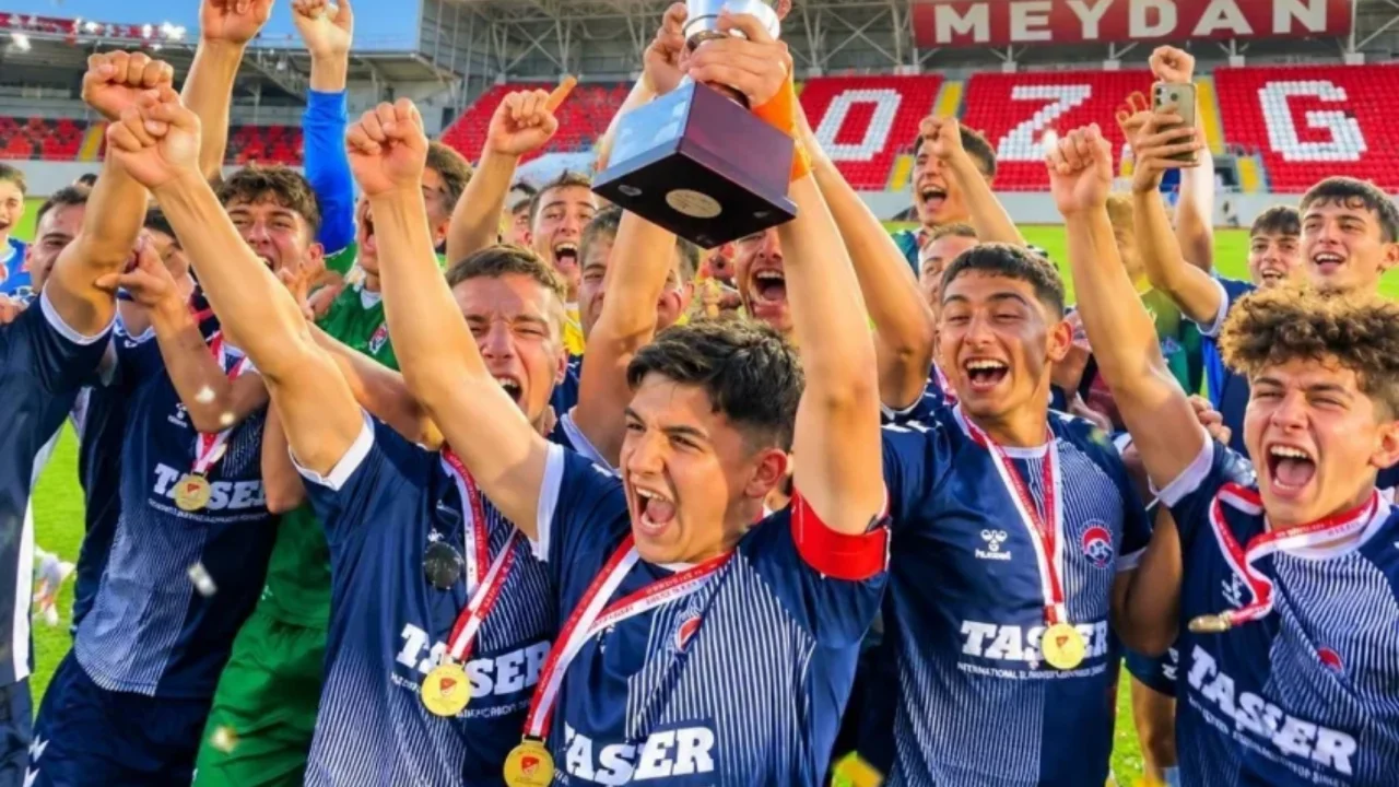 Bursa Orhangazi Futbol Kulübü U18 Türkiye şampiyonu oldu