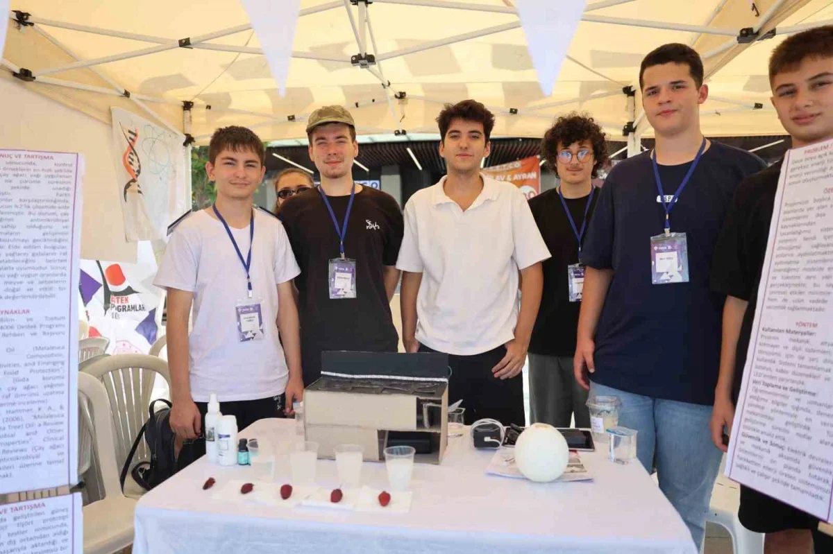 Osmangazi'de Bilim Fuarı Festivali öğrencilerden ilgi gördü