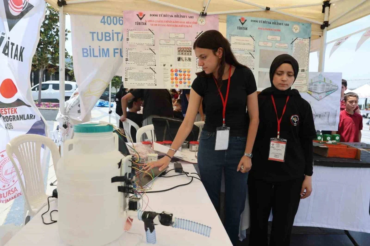 Osmangazi'de Bilim Fuarı Festivali öğrencilerden ilgi gördü