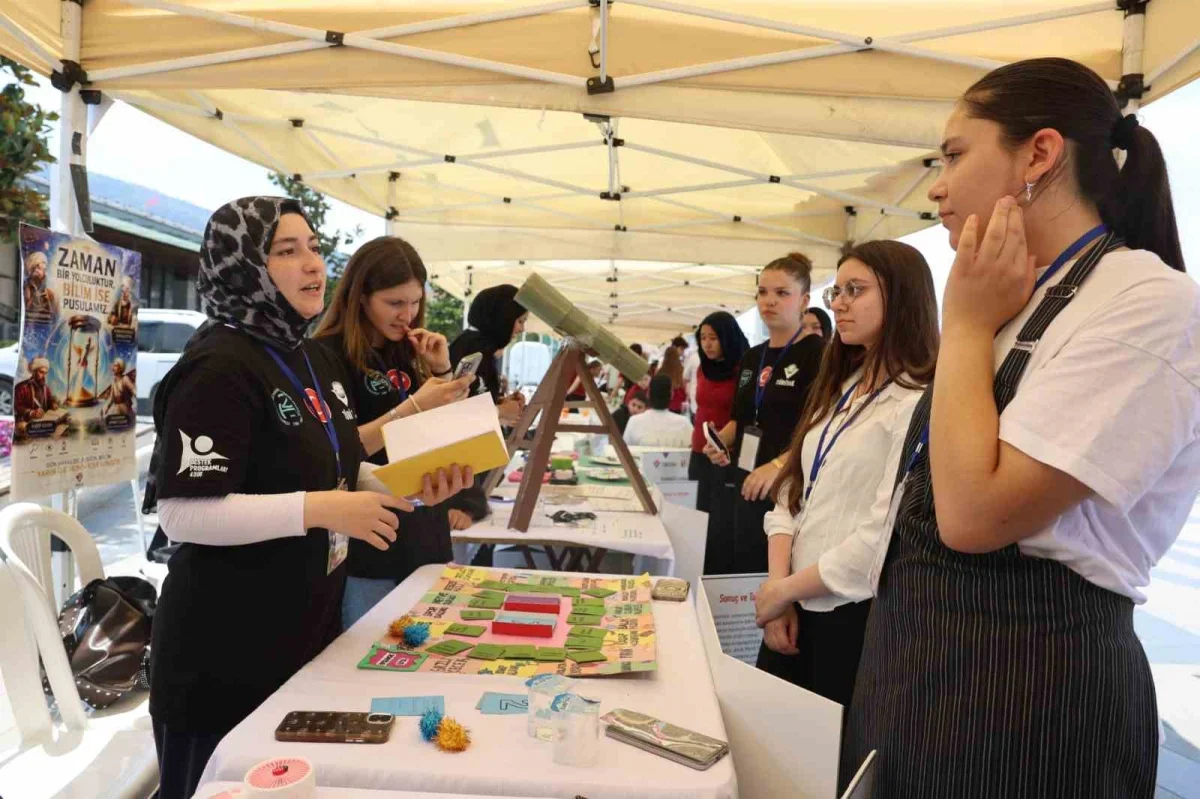 Osmangazi'de Bilim Fuarı Festivali öğrencilerden ilgi gördü