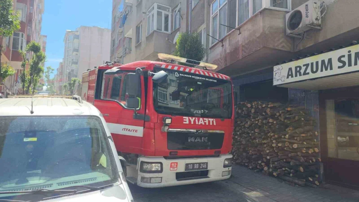Bandırma'da davlumbaz yangını: Asiye ve Halil Erdoğan kurtarıldı