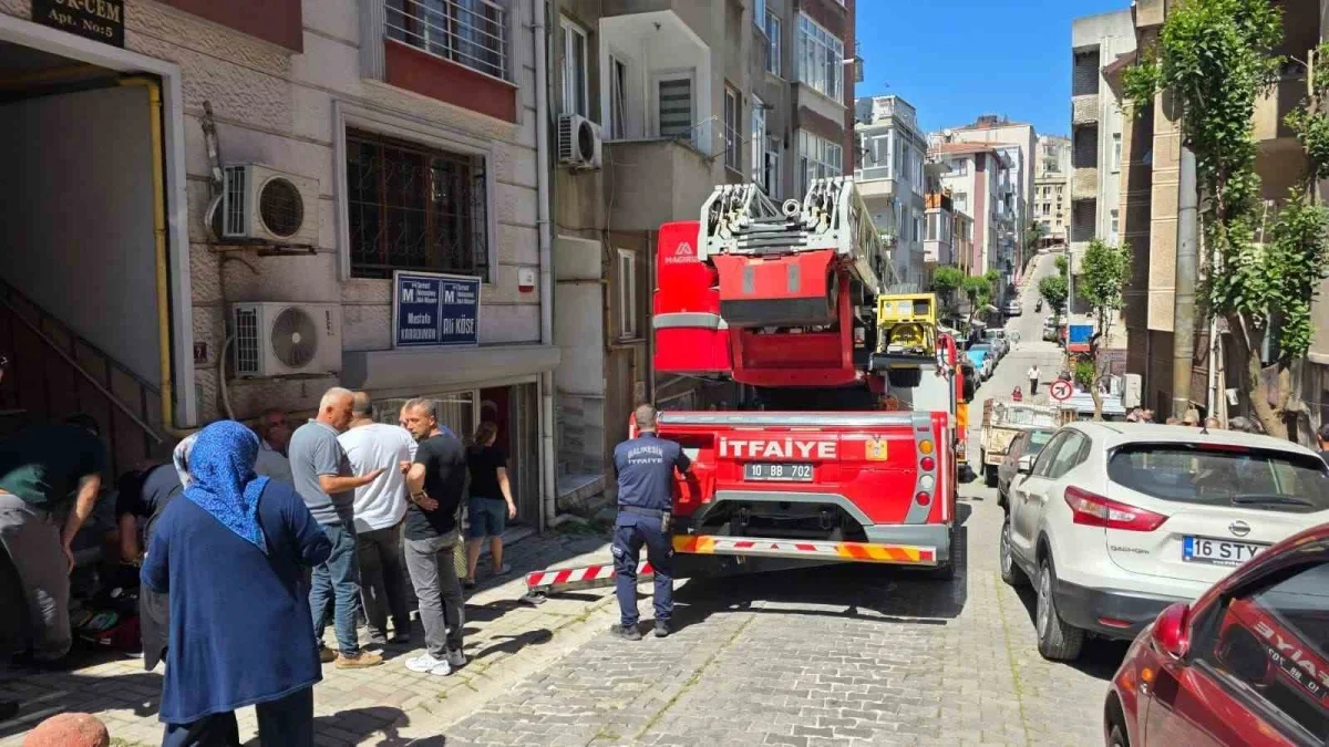 Bandırma'da davlumbaz yangını: Asiye ve Halil Erdoğan kurtarıldı