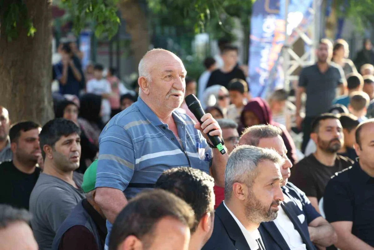 Kağıthane'de Başkan Öztekin mahalle sakinlerinin sorularını yanıtladı