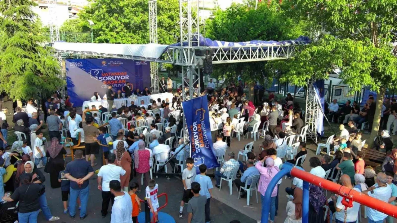 Kağıthane'de Başkan Öztekin mahalle sakinlerinin sorularını yanıtladı