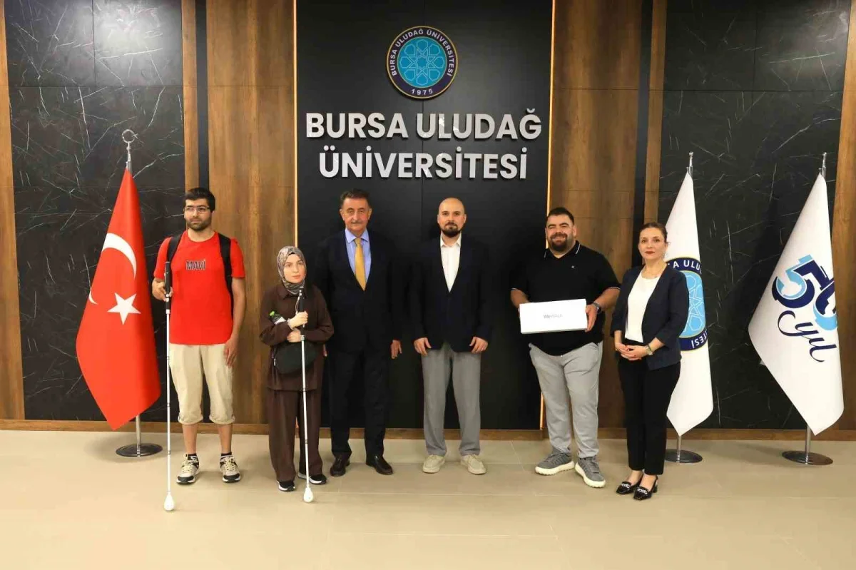 BUÜ'de görme engelli öğrencilere akıllı baston desteği