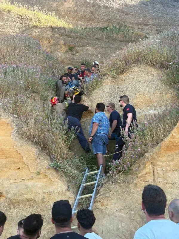 Çatalca'da yamaç paraşütü kayalıklara çarptı, 2 kişi yaralandı