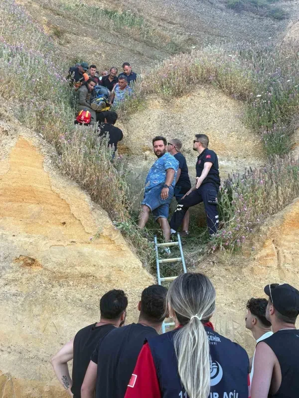 Çatalca'da yamaç paraşütü kayalıklara çarptı, 2 kişi yaralandı