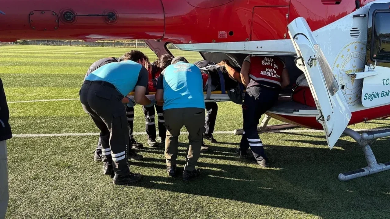 Çatalca'da yamaç paraşütü kayalıklara çarptı, 2 kişi yaralandı