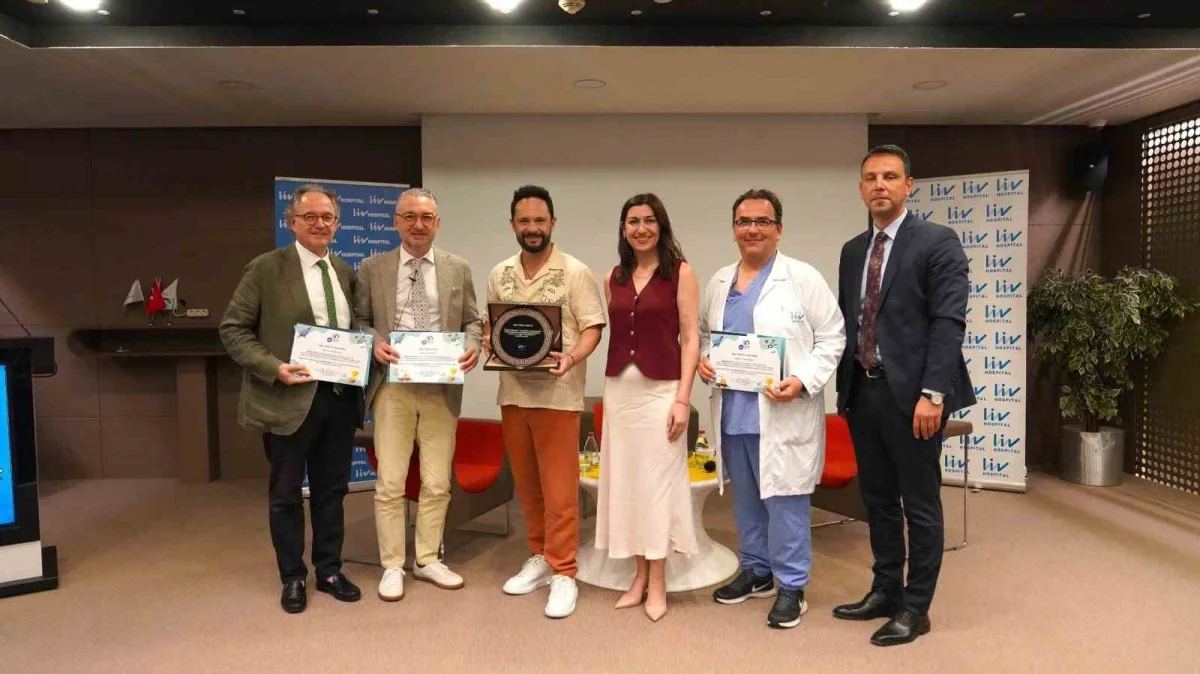 Özgün, Liv Hospital Ulus'ta Babalar Günü etkinliğine katıldı