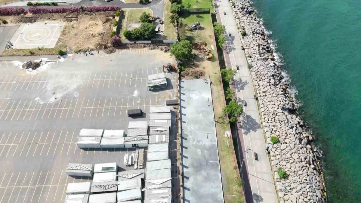 Kadıköy Rıhtım Meydanı'nda cami için ilk kazı başladı