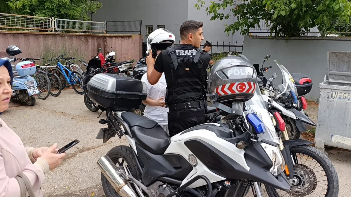 Bursa'da yanlış okula gelen YKS adaylarına polis yetişti