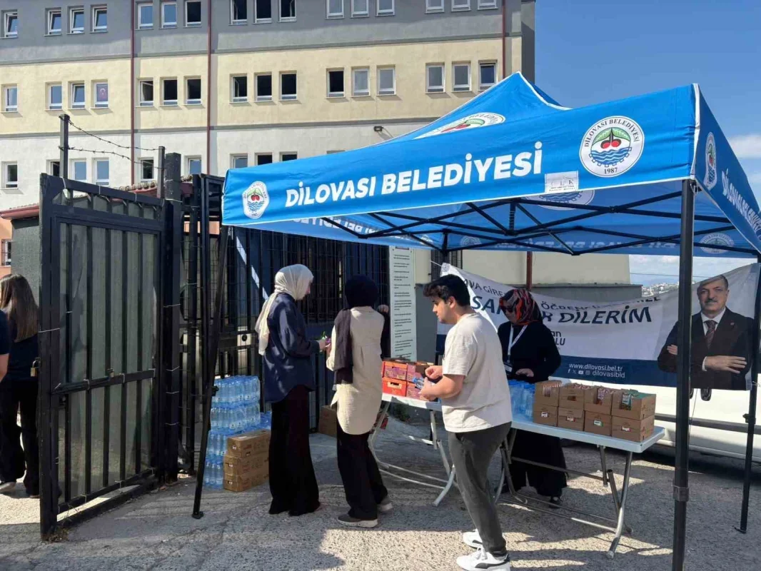 Dilovası'nda öğrenciler sınava belediye başkanının aracıyla yetişti