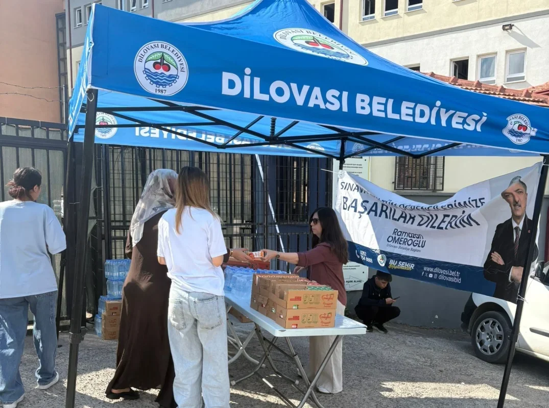 Dilovası'nda öğrenciler sınava belediye başkanının aracıyla yetişti