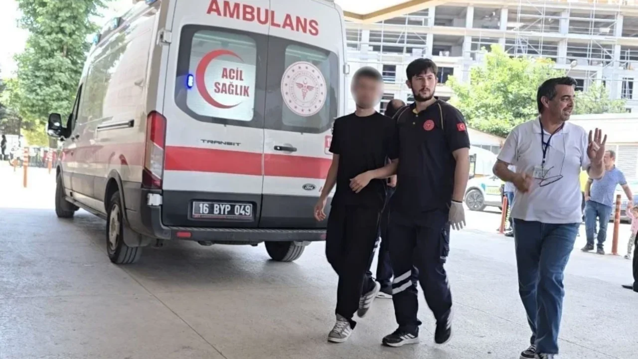 YKS sırasında rahatsızlanan 17 yaşındaki öğrenci hastaneye kaldırıldı