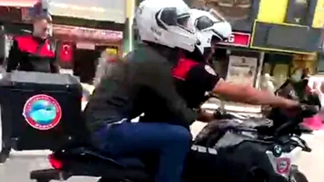 Gebze'de kimliğini kaybeden aday sınava Yunuslarla yetişti