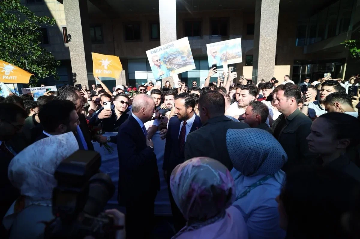 Gençlerden Erdoğan'a Babalar Günü sürprizi Haliç'te