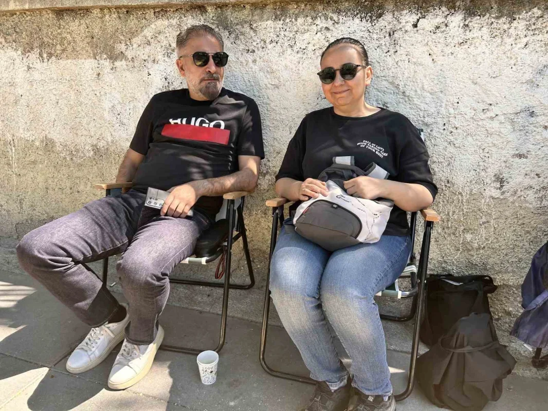 AYT sınavında ailelerin okul önlerindeki heyecanlı bekleyişi