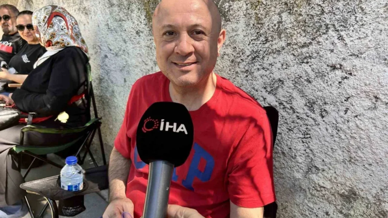 AYT sınavında ailelerin okul önlerindeki heyecanlı bekleyişi