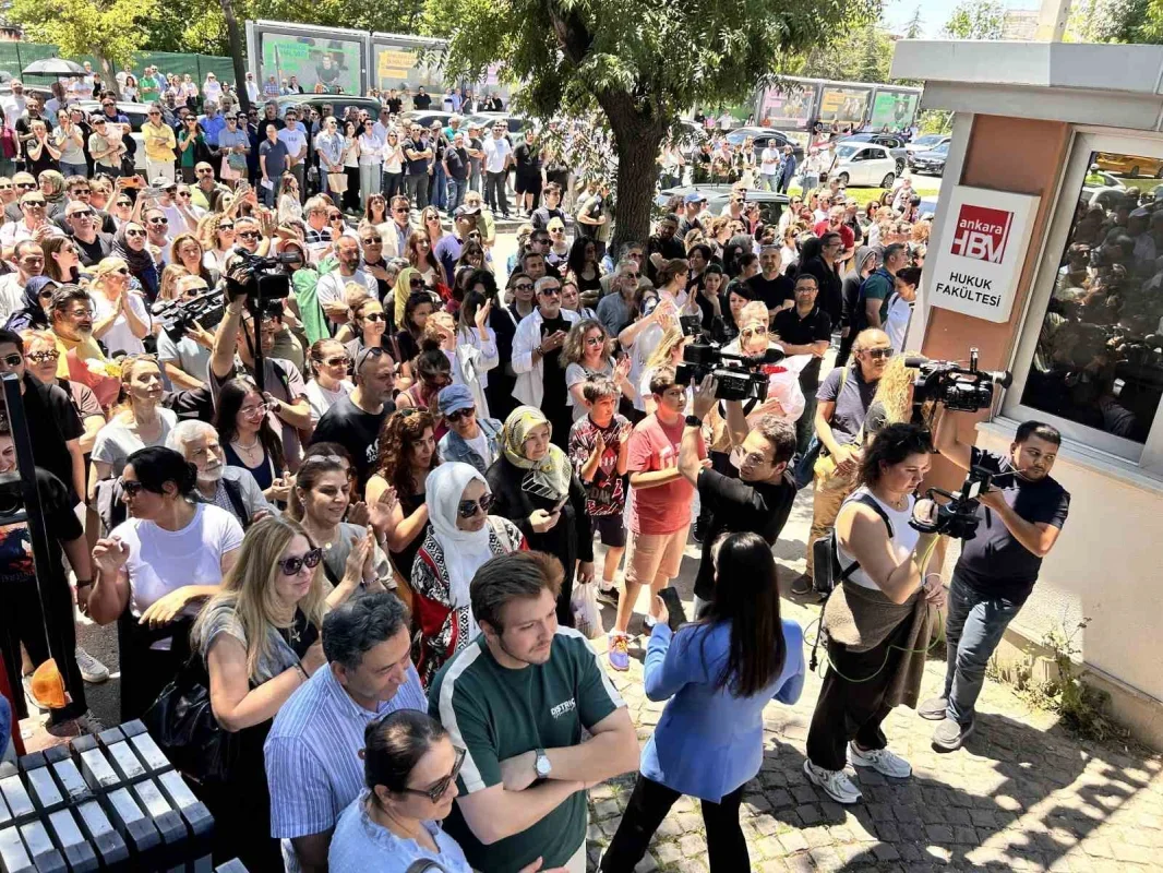 YKS'nin ikinci oturumu AYT sona erdi: Adaylar duygularını paylaştı
