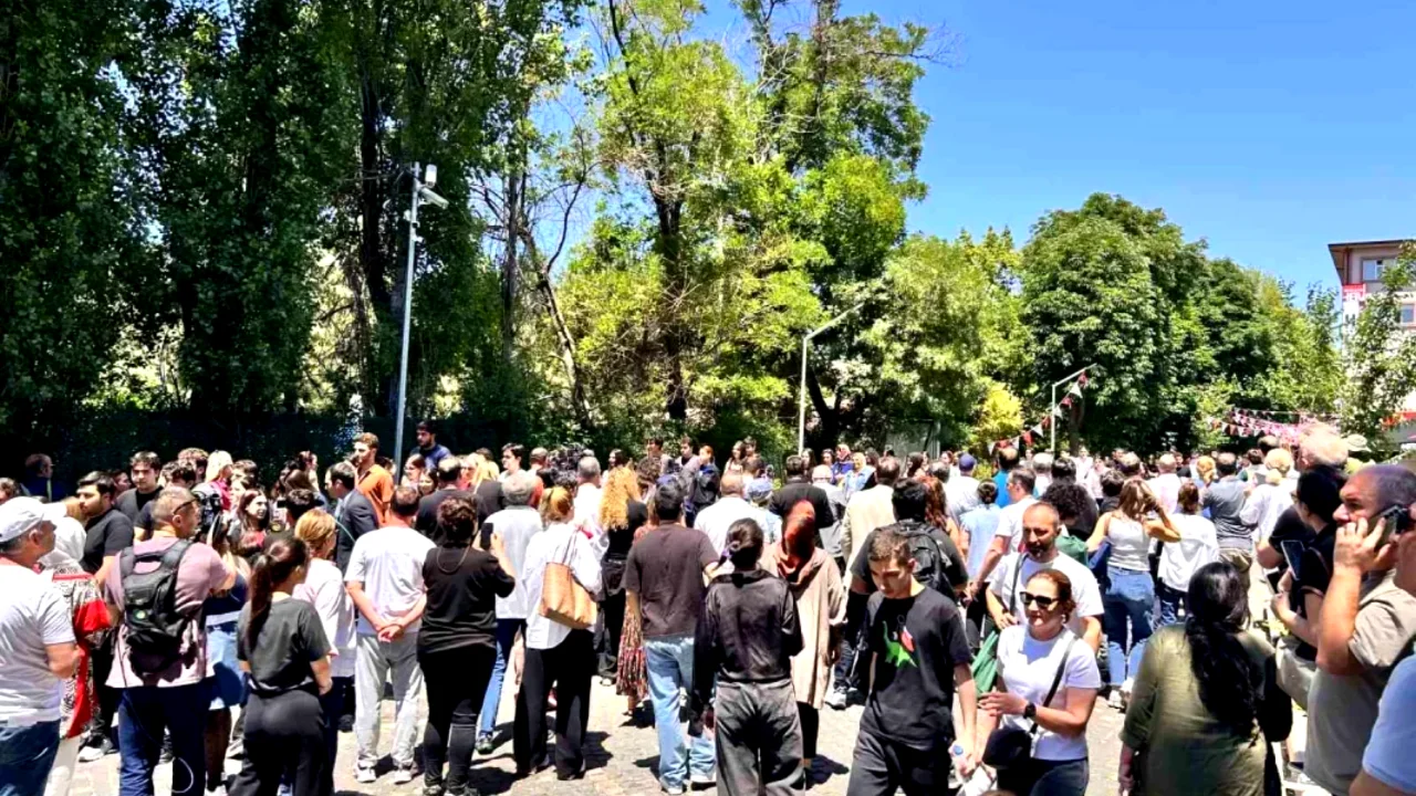YKS'nin ikinci oturumu AYT sona erdi: Adaylar duygularını paylaştı