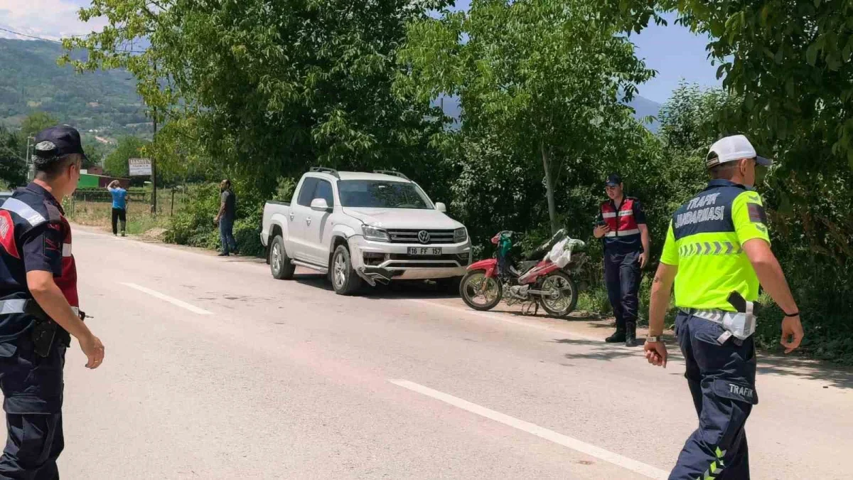 İnegöl'de kamyonetle motosiklet çarpıştı: 1 kişi ağır yaralı