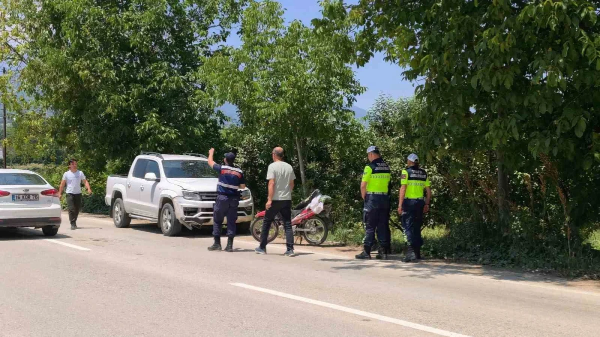 İnegöl'de kamyonetle motosiklet çarpıştı: 1 kişi ağır yaralı