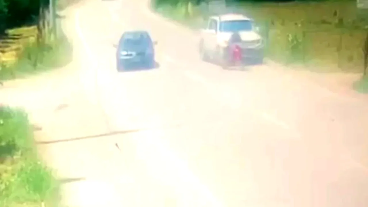 İnegöl'de kamyonetle motosiklet çarpıştı: 1 kişi ağır yaralı