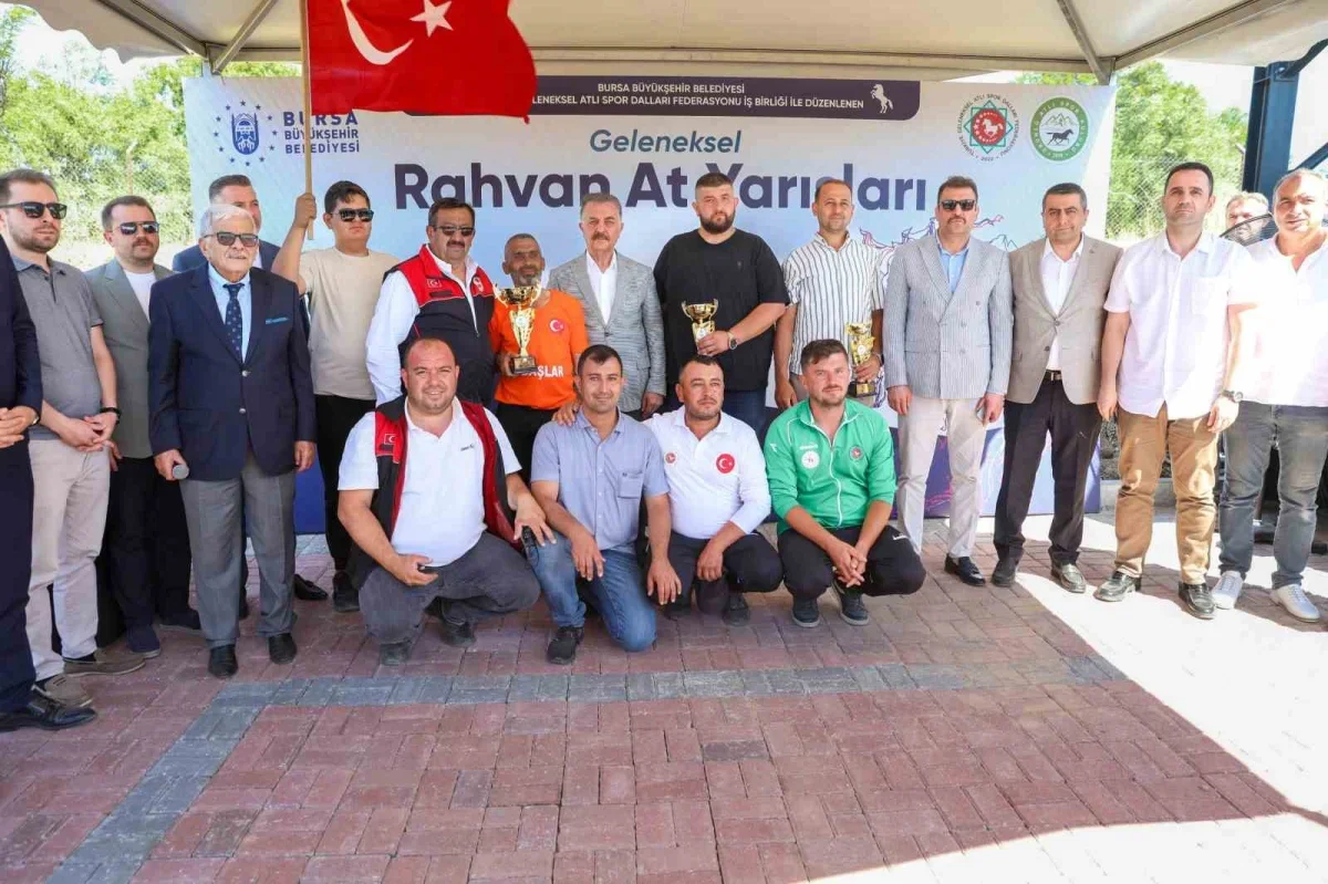 Bursa'da Rahvan At Yarışları nefes kesti, 155 at yarıştı