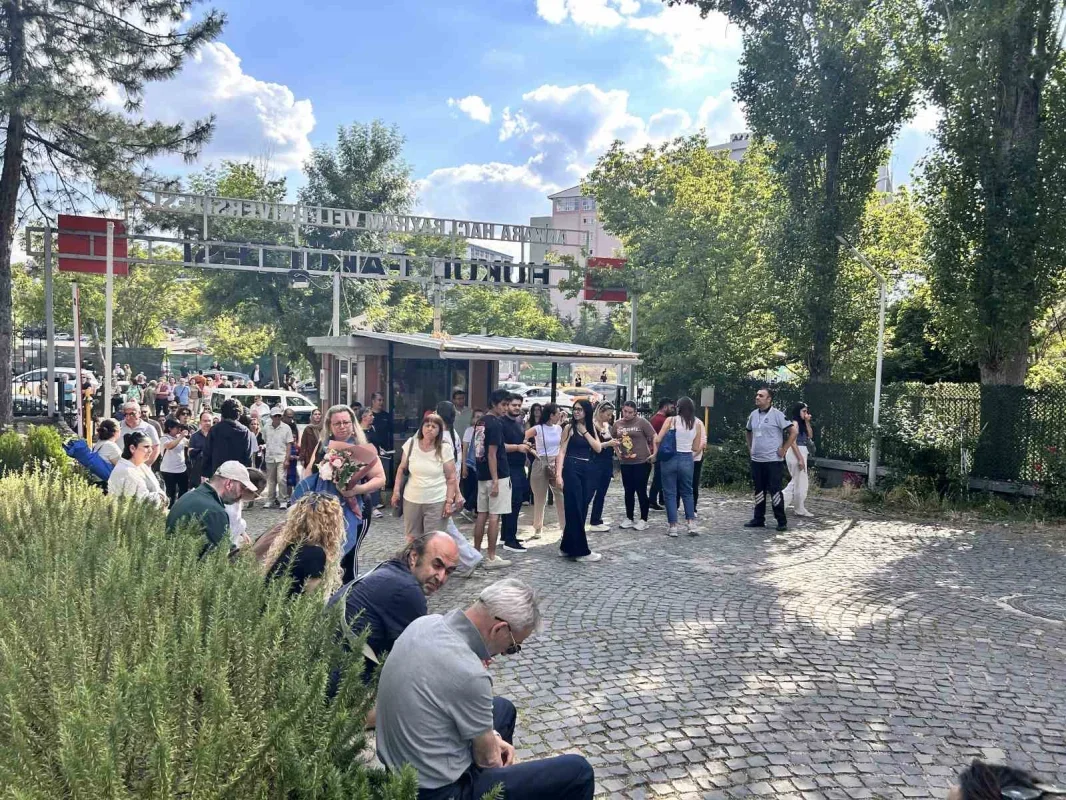 YDT sona erdi: YKS maratonu tamamlandı, öğrenciler aileleriyle buluştu