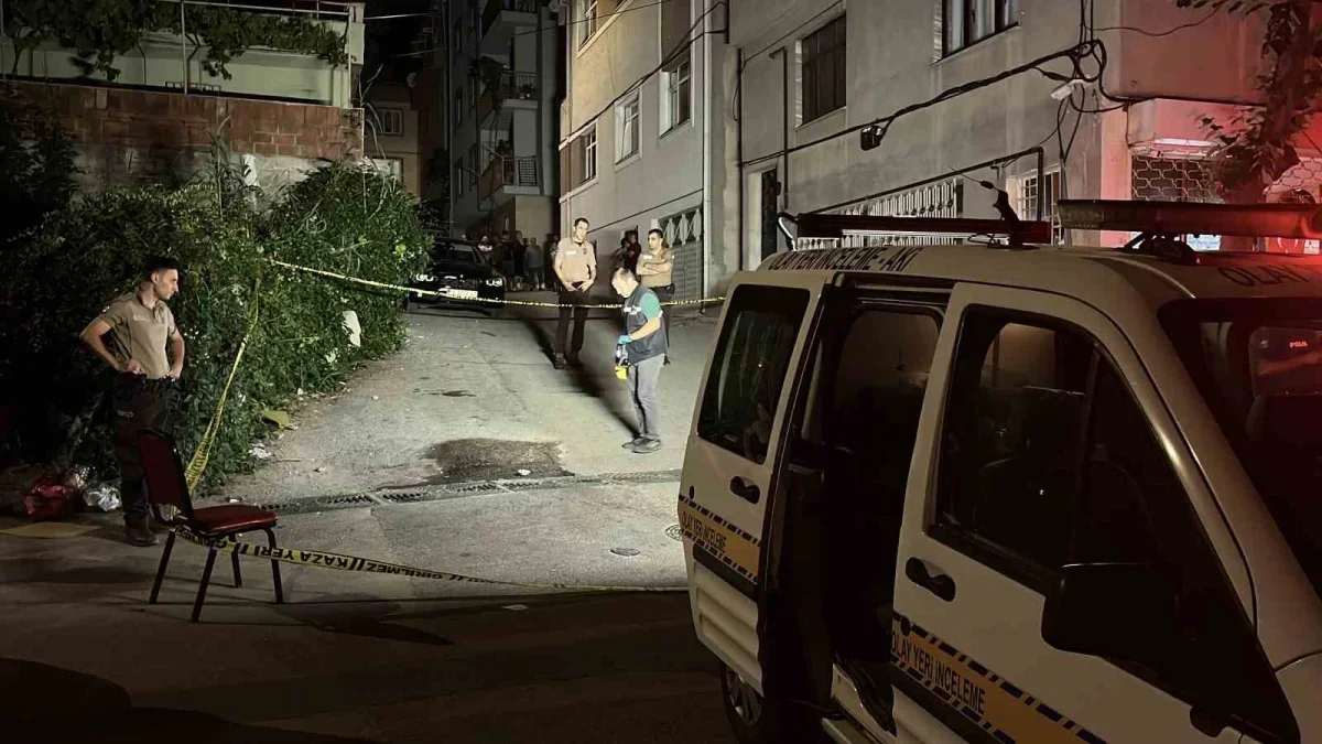 Bursa Yıldırım'da kahvehanede tartışma kanlı bitti: 2 yaralı