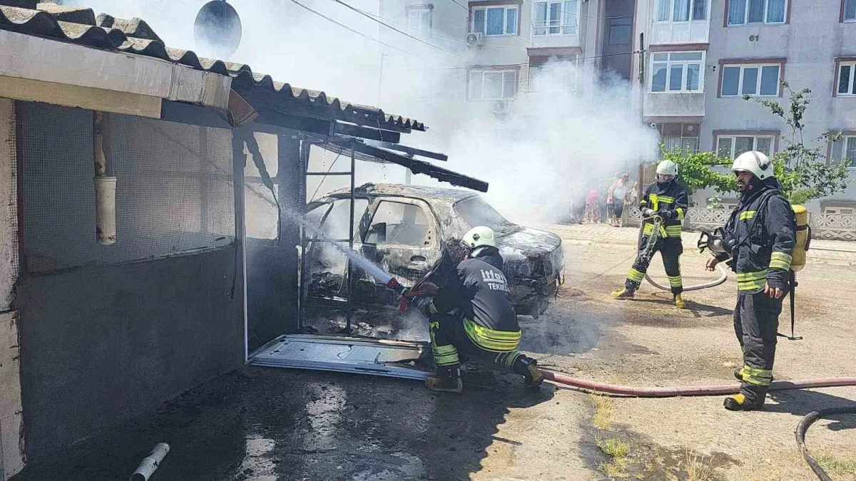 Tekirdağ Muratlı'da otomobil yangını: Garaj da küle döndü