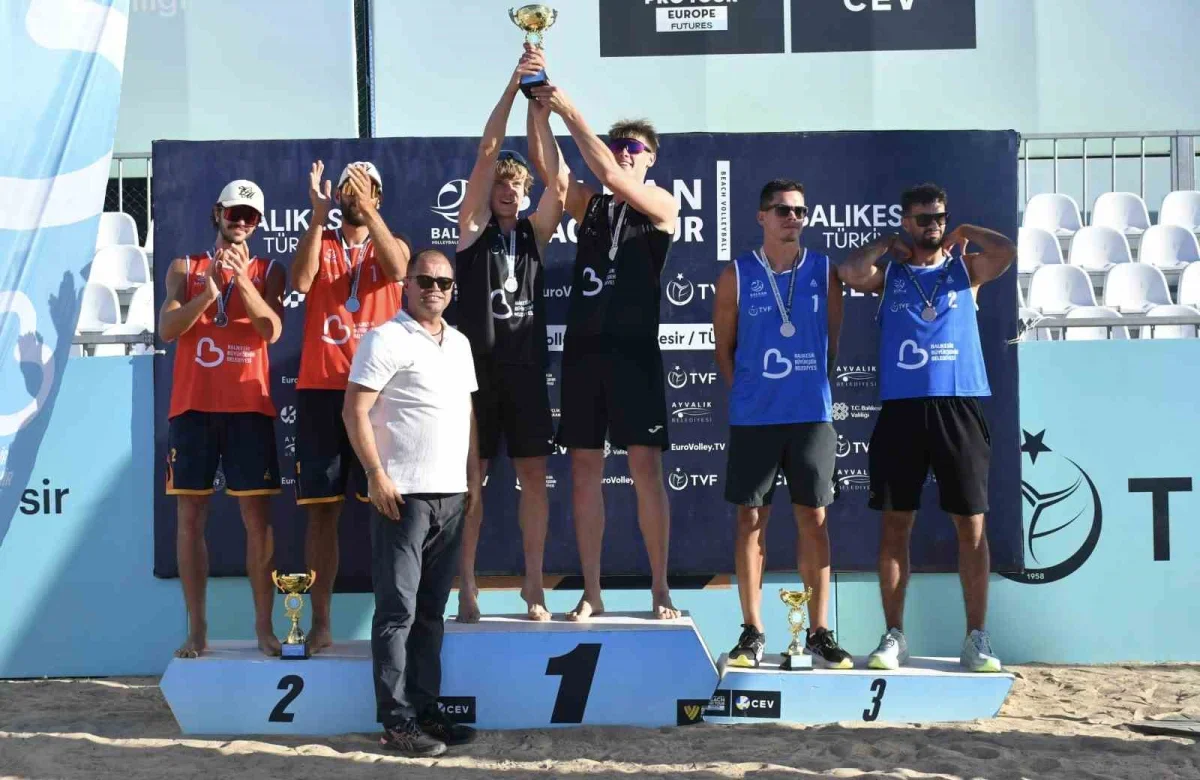2026 BVA Plaj Voleybolu Balkan Şampiyonası Ayvalık'ta bitti