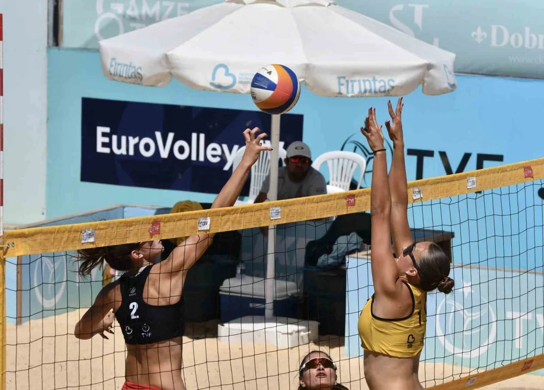 2026 BVA Plaj Voleybolu Balkan Şampiyonası Ayvalık'ta bitti