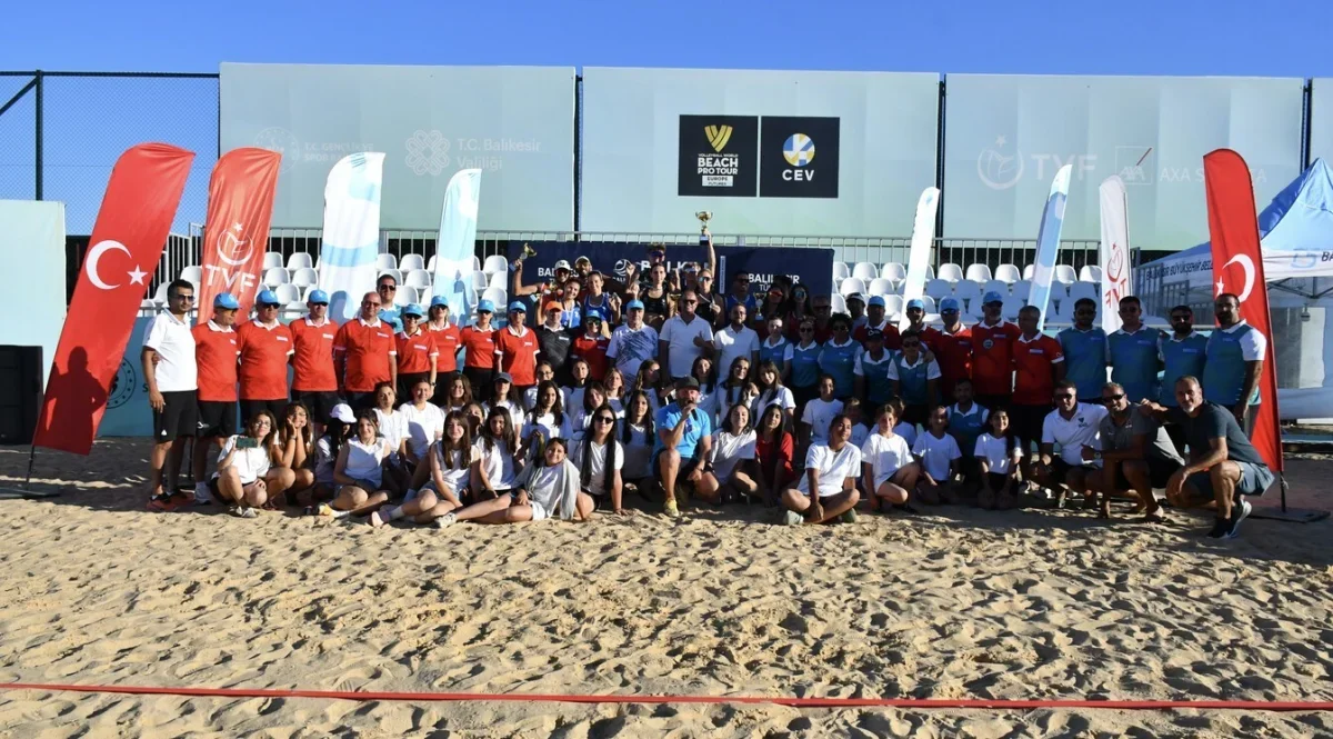 2026 BVA Plaj Voleybolu Balkan Şampiyonası Ayvalık'ta bitti