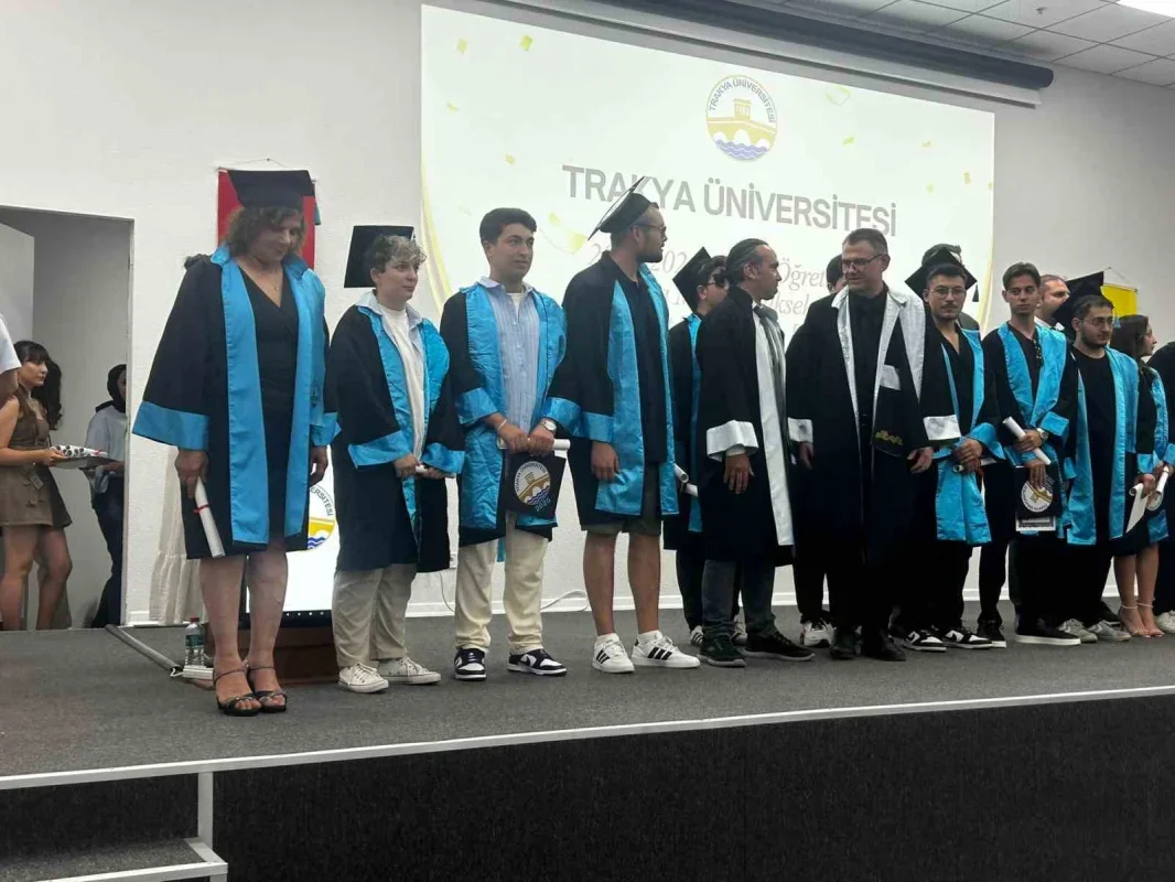 Cemile Liman 62 yaşında mezun oldu: İpsala'da örnek başarı