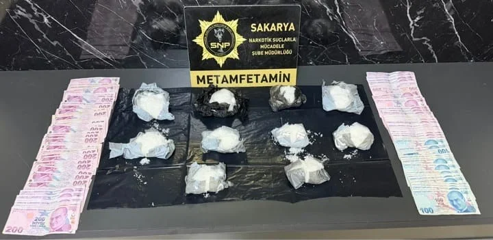 Sakarya'da 1 kilo metamfetamin operasyonunda 3 gözaltı