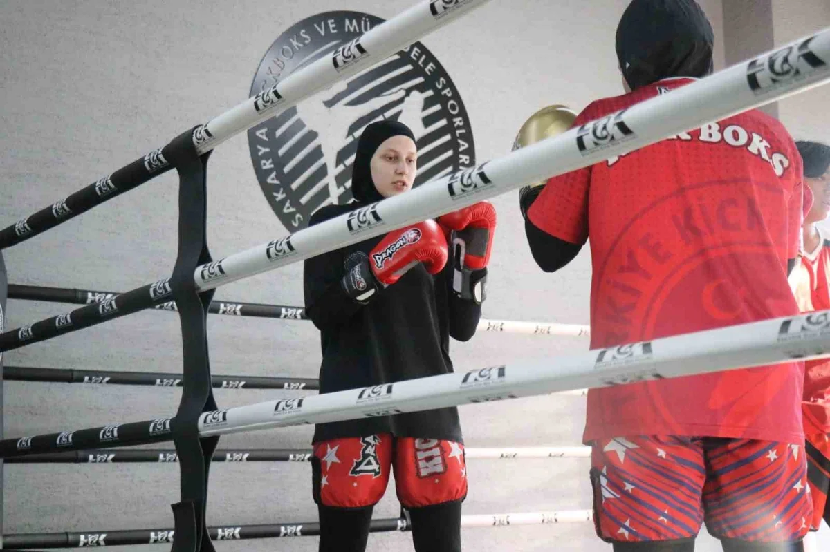 Sakarya'da kick boks çocukları ekrandan uzaklaştırıyor