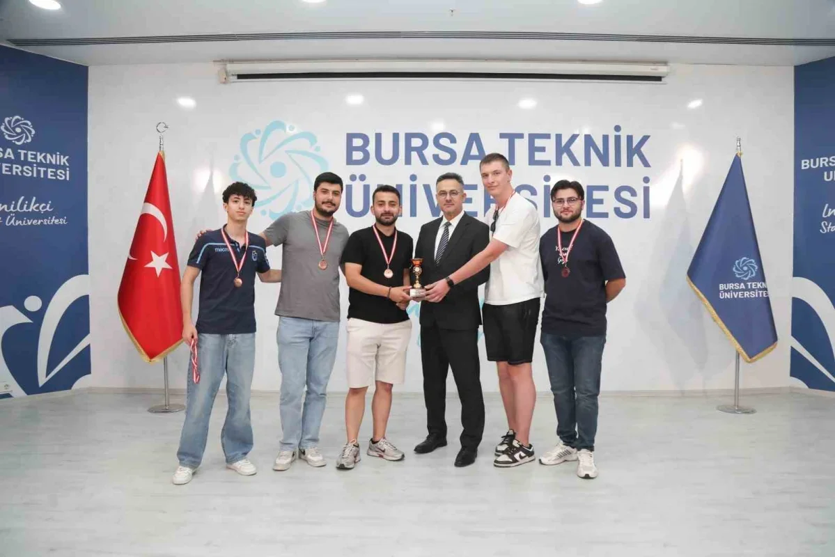 BTÜ'de 12. Rektörlük ve Gençlik Kupası ödülleri verildi