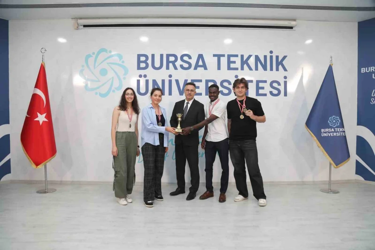 BTÜ'de 12. Rektörlük ve Gençlik Kupası ödülleri verildi