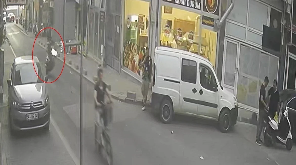 Tekirdağ Çorlu'da motosiklet kazası: Yaya son anda kurtuldu