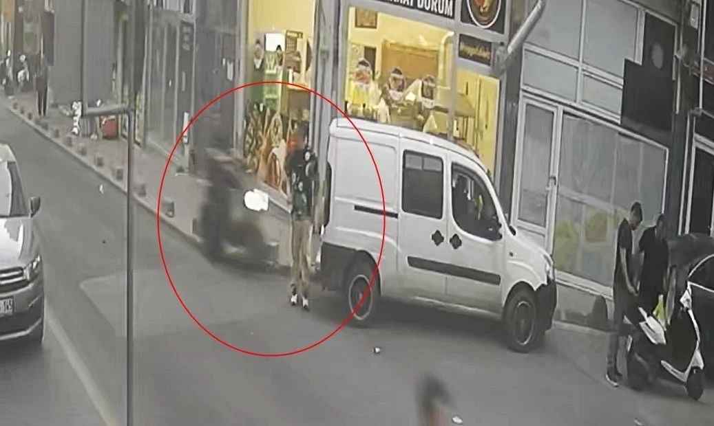 Tekirdağ Çorlu'da motosiklet kazası: Yaya son anda kurtuldu