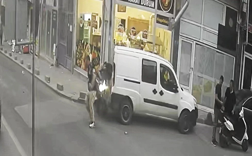 Tekirdağ Çorlu'da motosiklet kazası: Yaya son anda kurtuldu