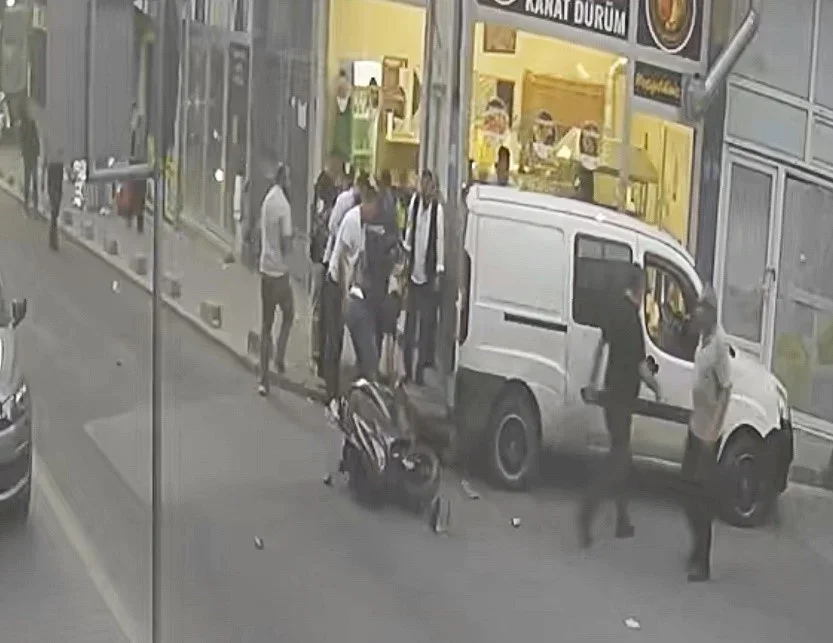 Tekirdağ Çorlu'da motosiklet kazası: Yaya son anda kurtuldu