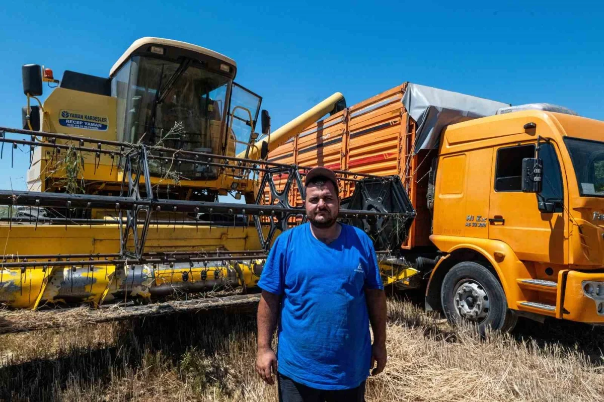 Kırklareli'de buğday hasadı başladı, verim çiftçiyi sevindirdi