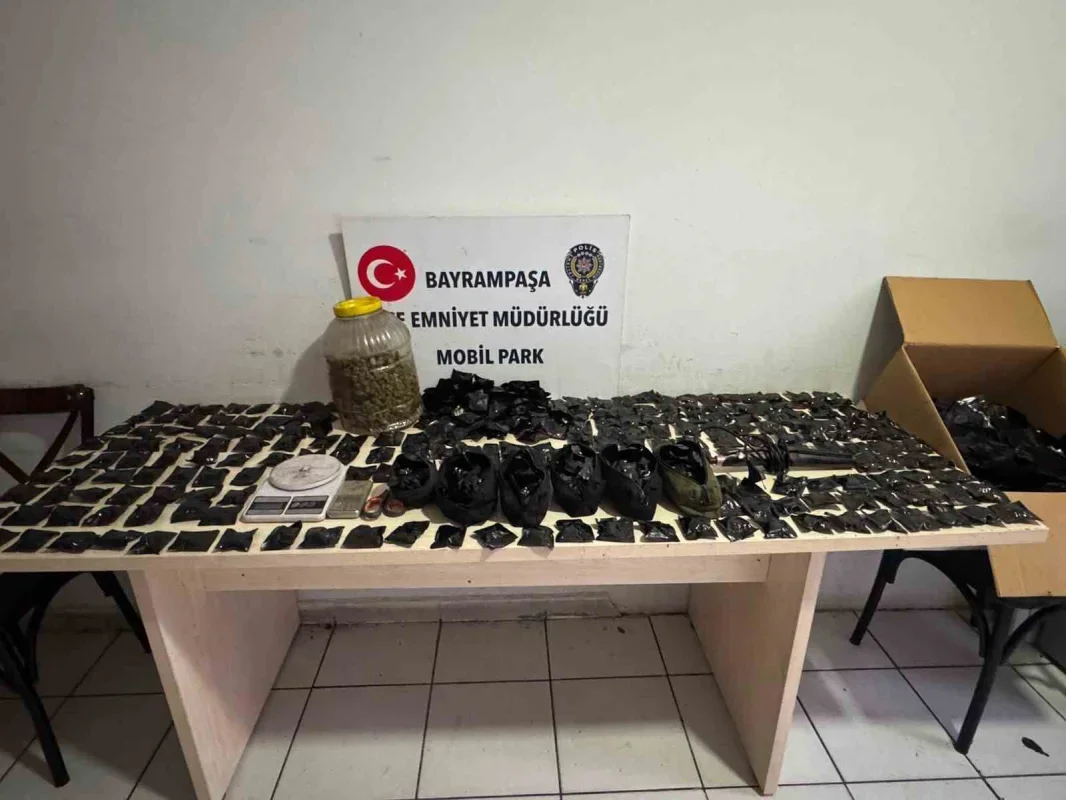 Bayrampaşa'da uyuşturucu imalathanesine baskın: 2 tutuklama