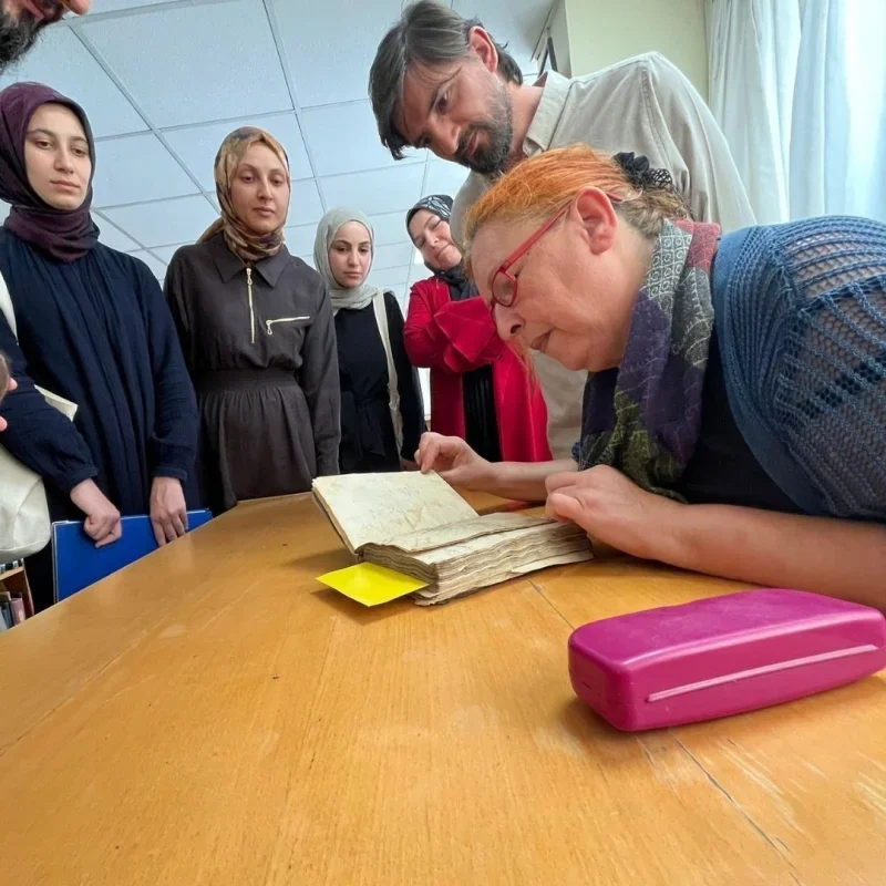 Ege Üniversitesi'nde 600 yıllık el yazmaları dijitale aktarılıyor