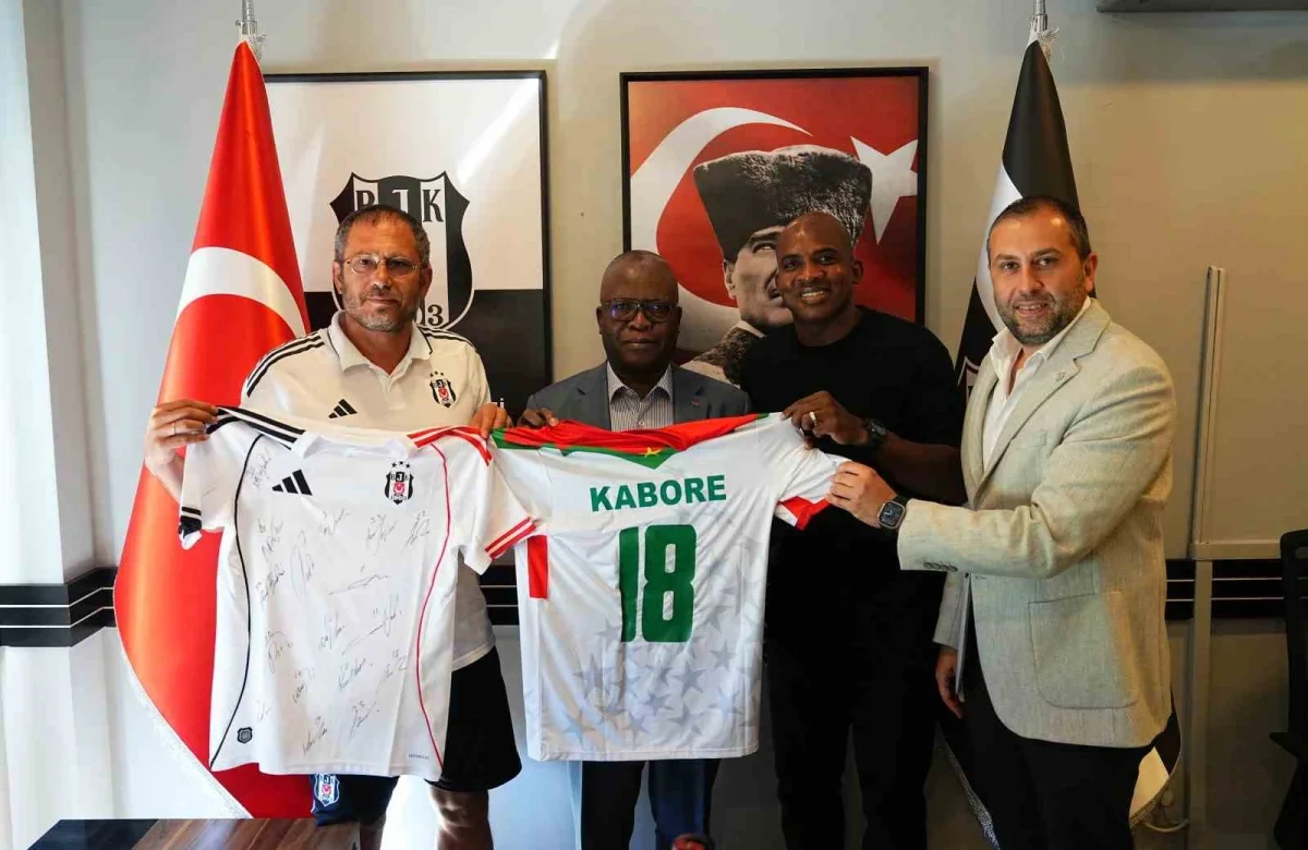 Burkina Faso Büyükelçisi Vinta Some Beşiktaş Akademisi'nde